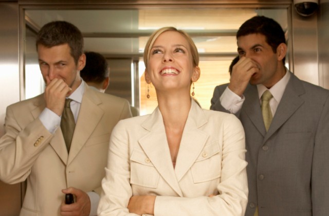 Nem a munka büdös, hanem a munkatárs? - így add a tudtára