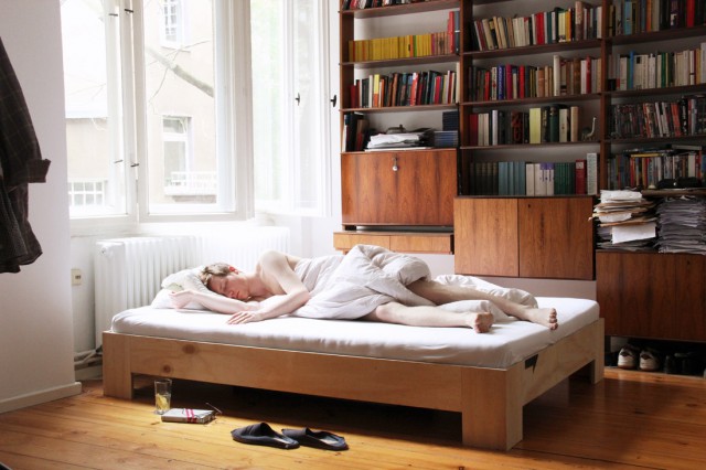 Reggeli pucérkodás: meztelenül mutatják meg magukat a berlini fiatalok