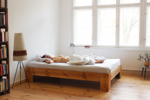 Reggeli pucérkodás: meztelenül mutatják meg magukat a berlini fiatalok