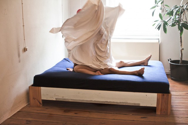 Reggeli pucérkodás: meztelenül mutatják meg magukat a berlini fiatalok