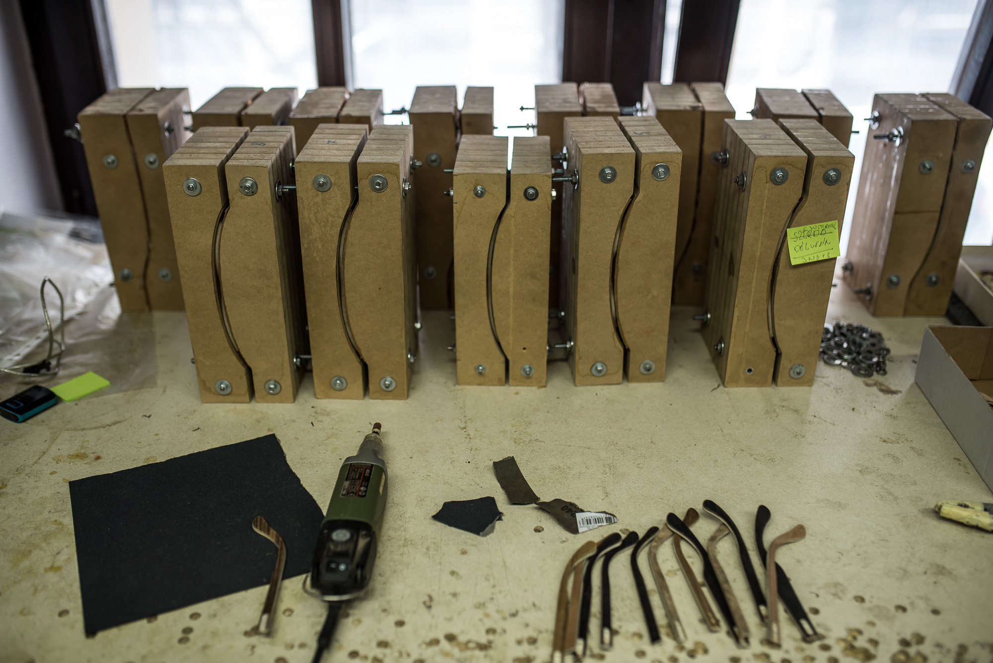 Így készülnek Budapesten a világ legmenőbb napszemüvegjei