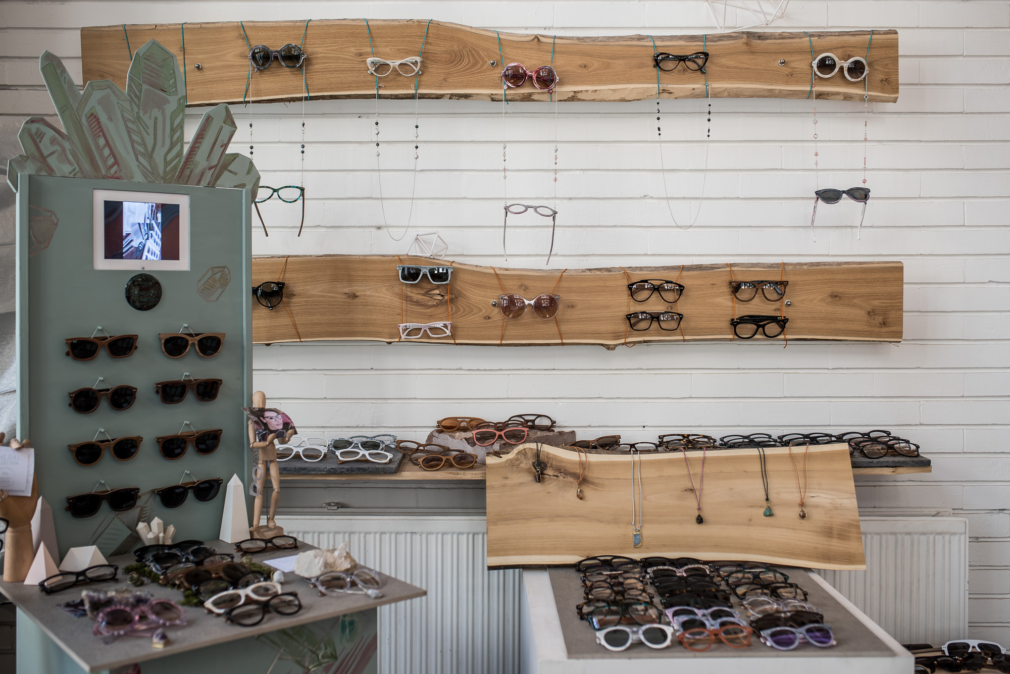 Így készülnek Budapesten a világ legmenőbb napszemüvegjei