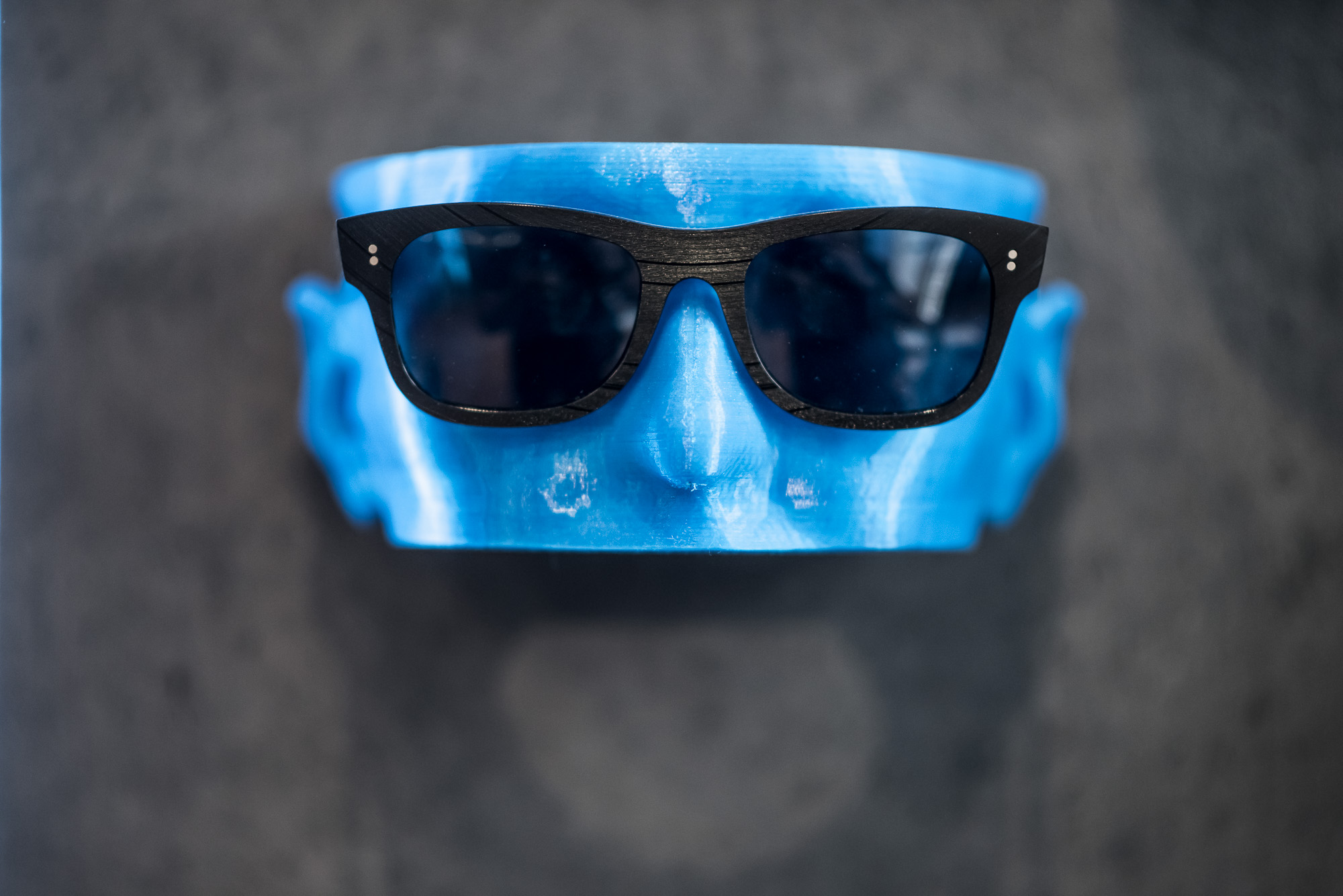 Így készülnek Budapesten a világ legmenőbb napszemüvegjei