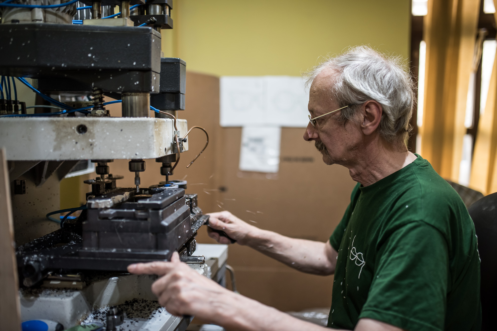 Így készülnek Budapesten a világ legmenőbb napszemüvegjei