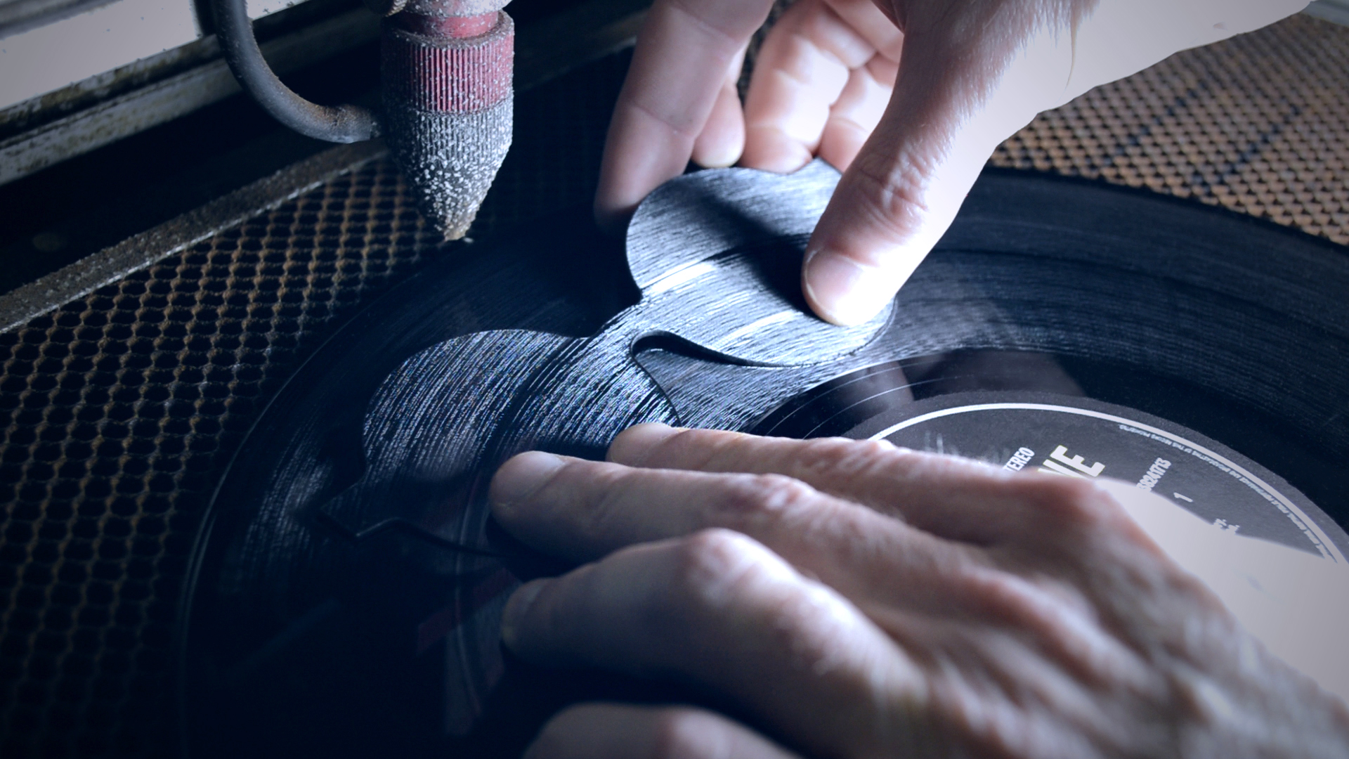 Így készülnek Budapesten a világ legmenőbb napszemüvegjei