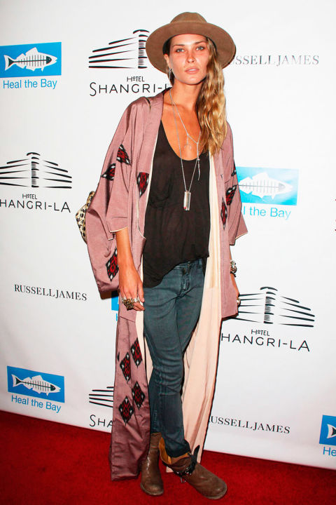 Így viseld a nyár egyik legdivatosabb darabját, a kimonót! Így viseld a nyár egyik legdivatosabb darabját, a kimonót!