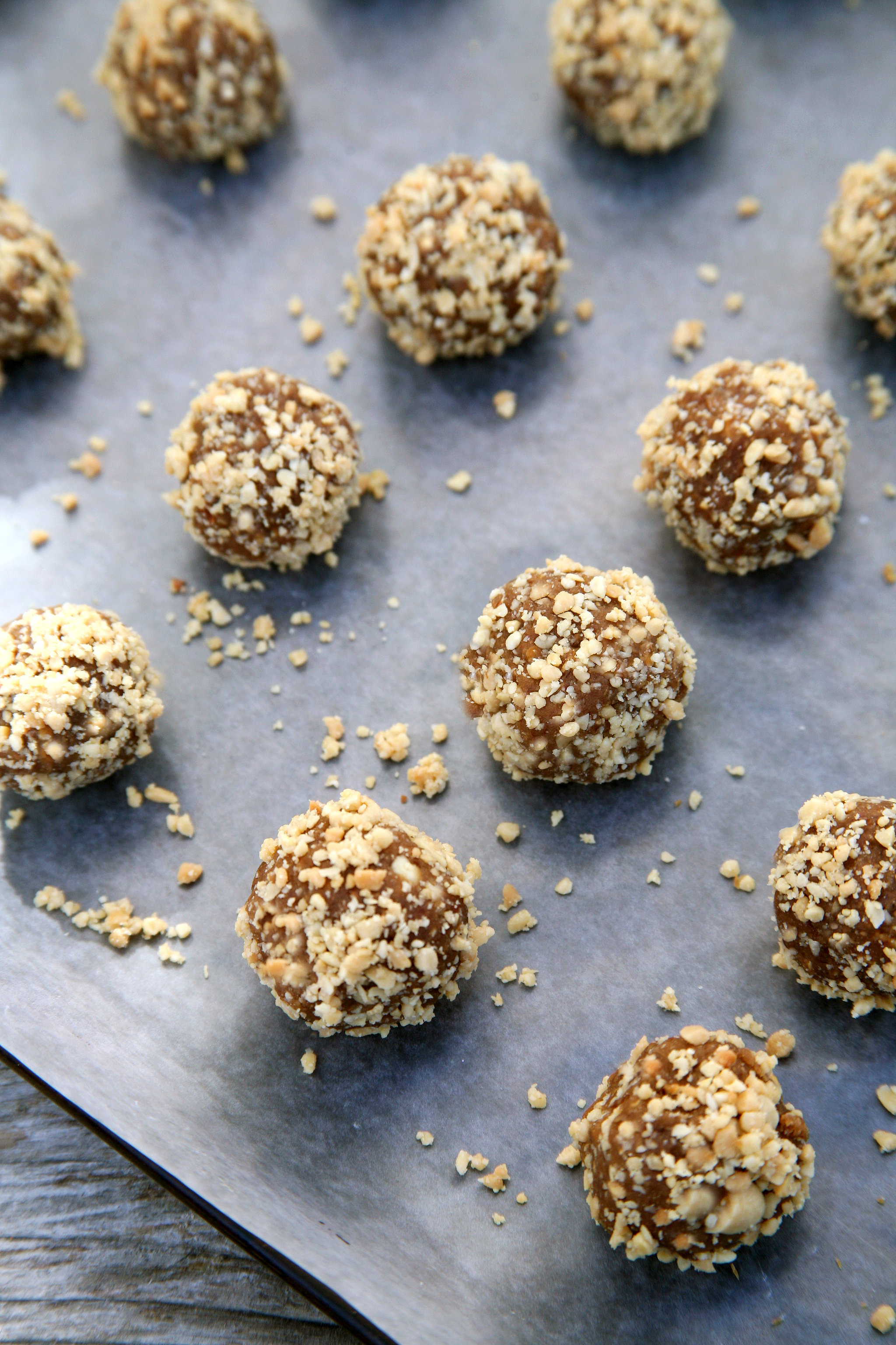 Egészséges nasi: sósmogyorós fehérjefalatok