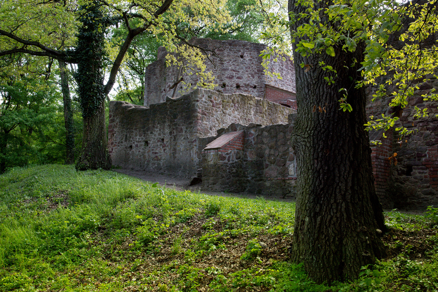 Ezeréves vízimalom, szív alakú sírkövek: a Balaton-felvidék rejtett kincsei