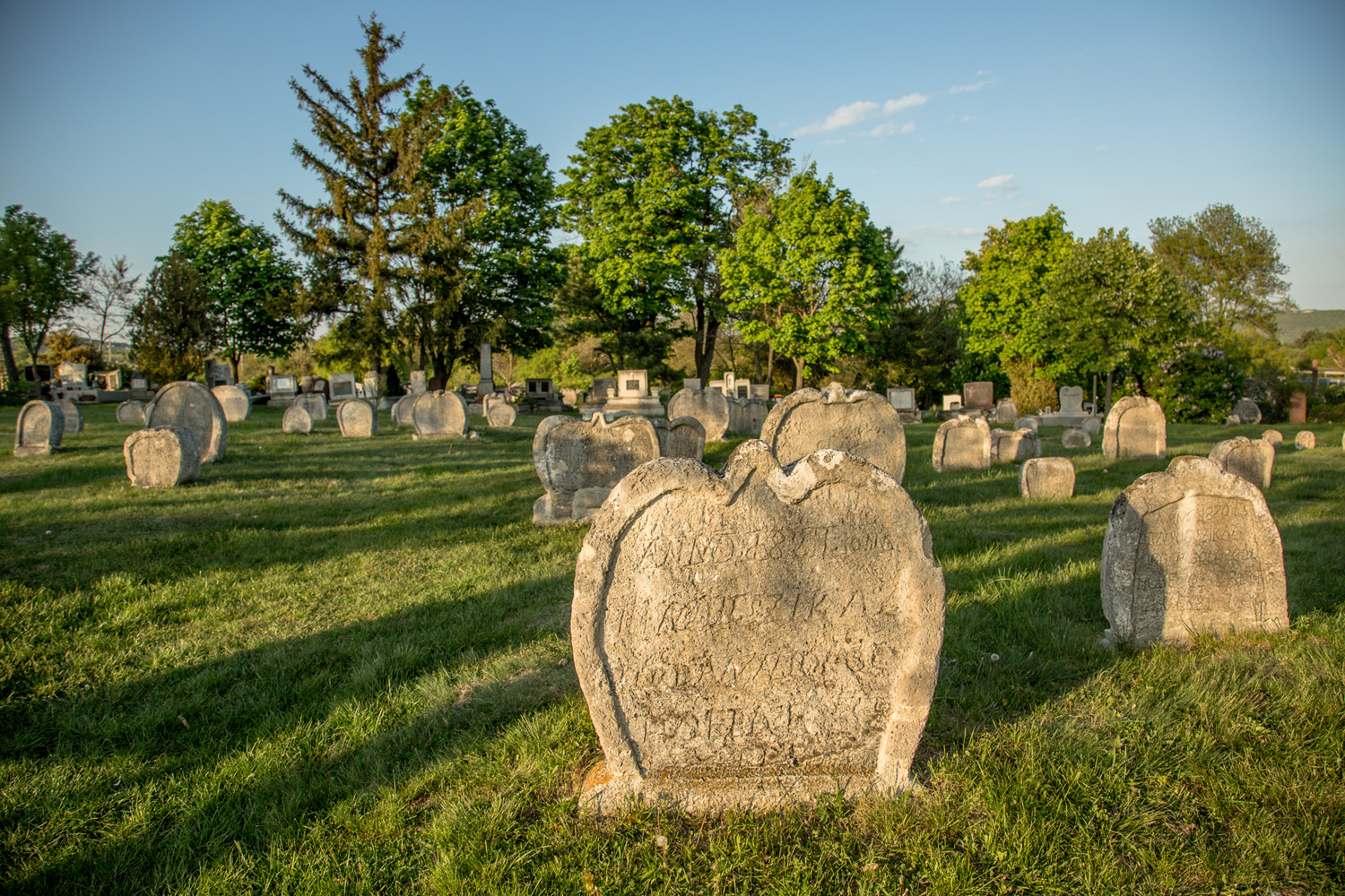 Ezeréves vízimalom, szív alakú sírkövek: a Balaton-felvidék rejtett kincsei
