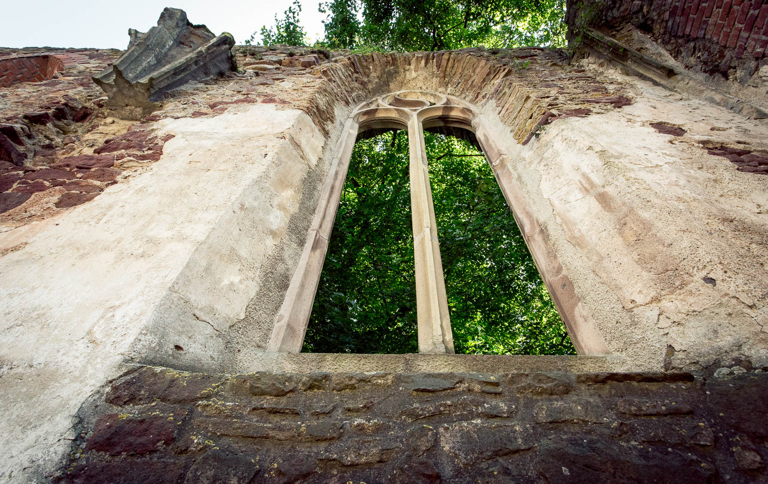 Ezeréves vízimalom, szív alakú sírkövek: a Balaton-felvidék rejtett kincsei