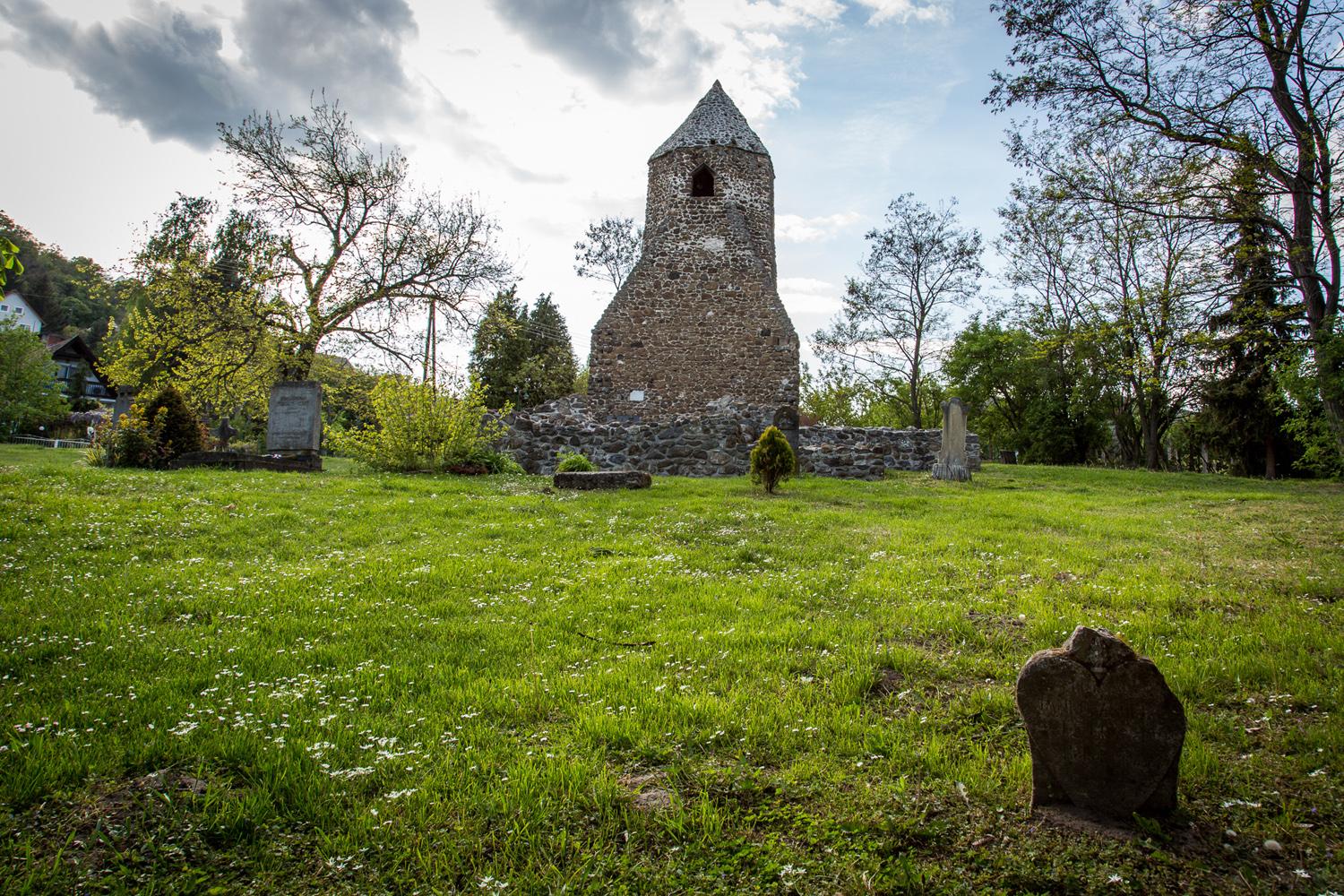 Ezeréves vízimalom, szív alakú sírkövek: a Balaton-felvidék rejtett kincsei