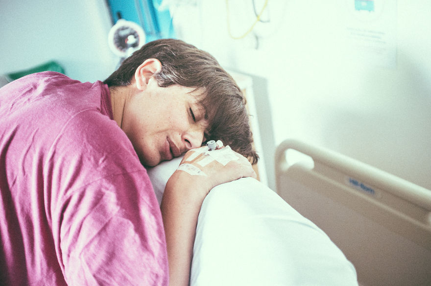 Intim fotókon örökítette meg első gyereke születését Intim fotókon örökítette meg első gyereke születését