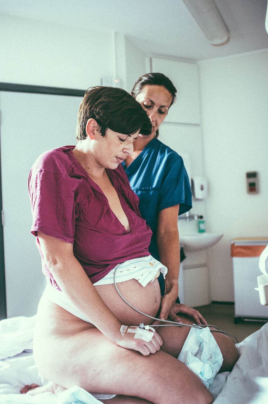 Intim fotókon örökítette meg első gyereke születését Intim fotókon örökítette meg első gyereke születését