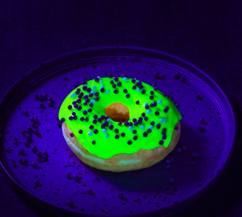 Itt vannak a fánkok, amik világítanak a sötétben Itt vannak a fánkok, amik világítanak a sötétben