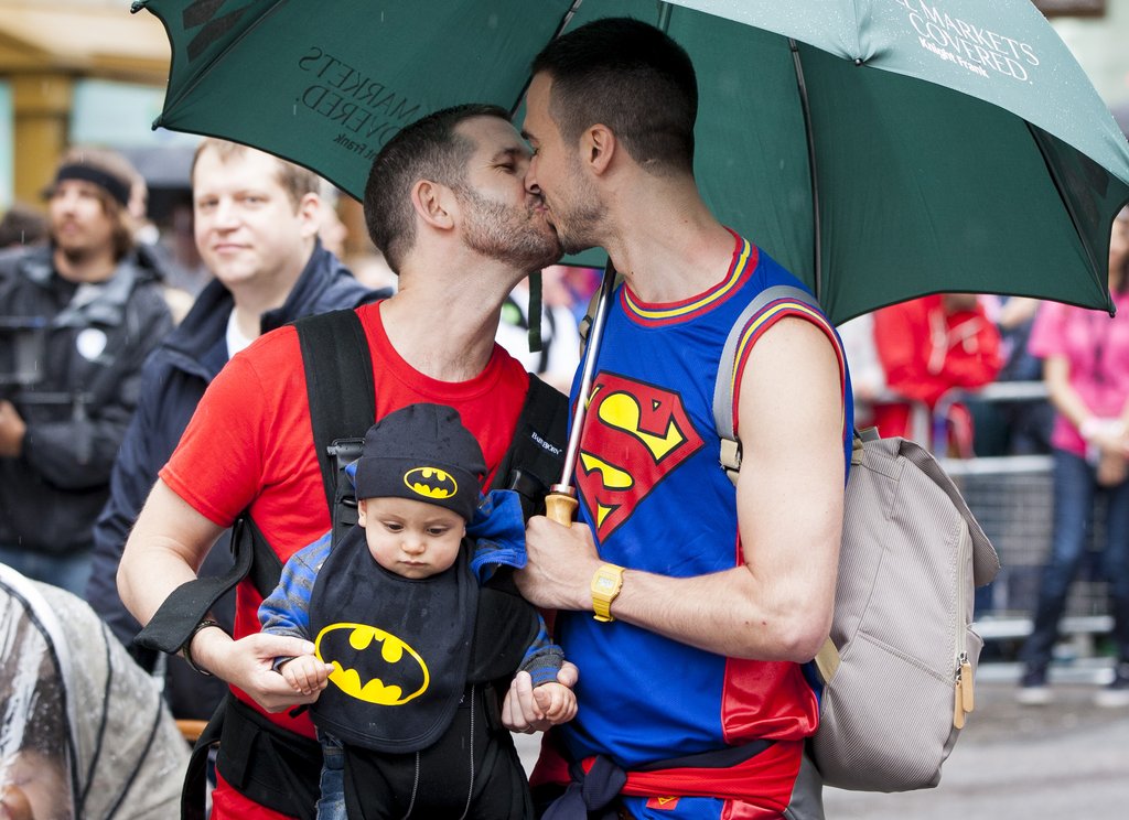 Cuki gyerekek, akik a szabad szerelemért tüntetnek