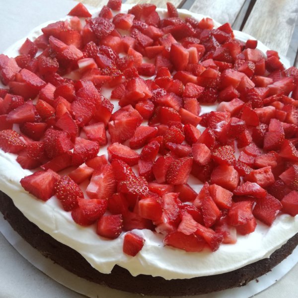 Még mindig nem elég: két isteni epres süti a hétvégére