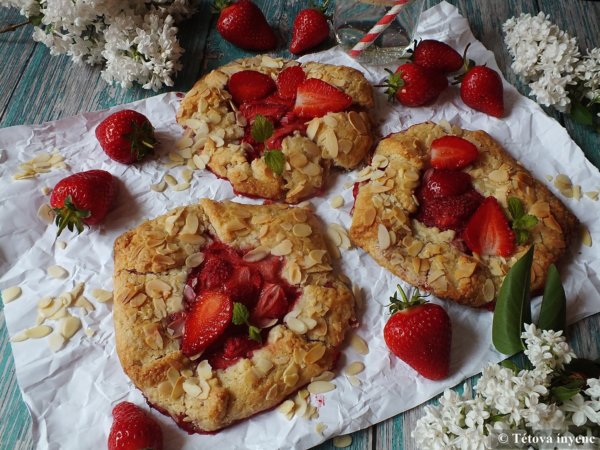 Még mindig nem elég: két isteni epres süti a hétvégére