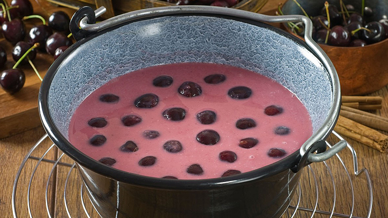 A legjobb megoldás forró nyári napokra: gyors hűsítő levesek