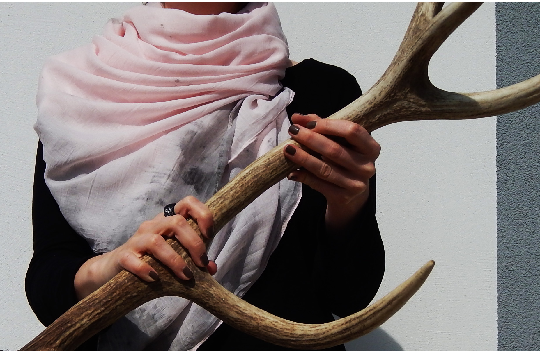 Minden tárgyam egyszeri és megismételhetetlen – a Hónap Designere a júniusi WAMP-on: Szőnyegi Zsófia textiltervező 