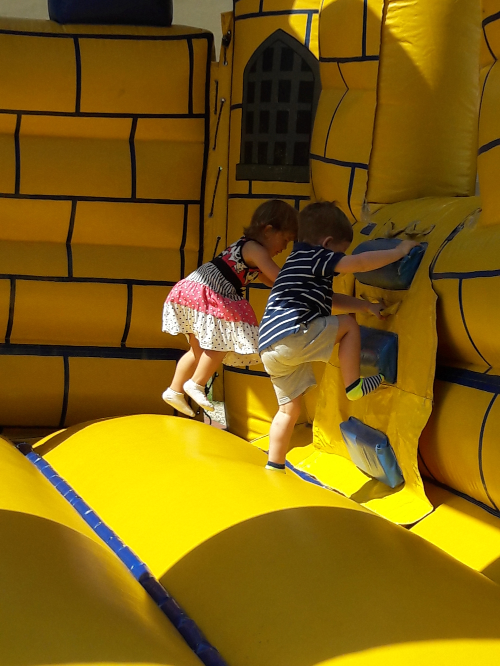 Sorban állás az ordító kétévessel: éljenek az ingyenes gyerekrendezvények! Sorban állás az ordító kétévessel: éljenek az ingyenes gyerekrendezvények!