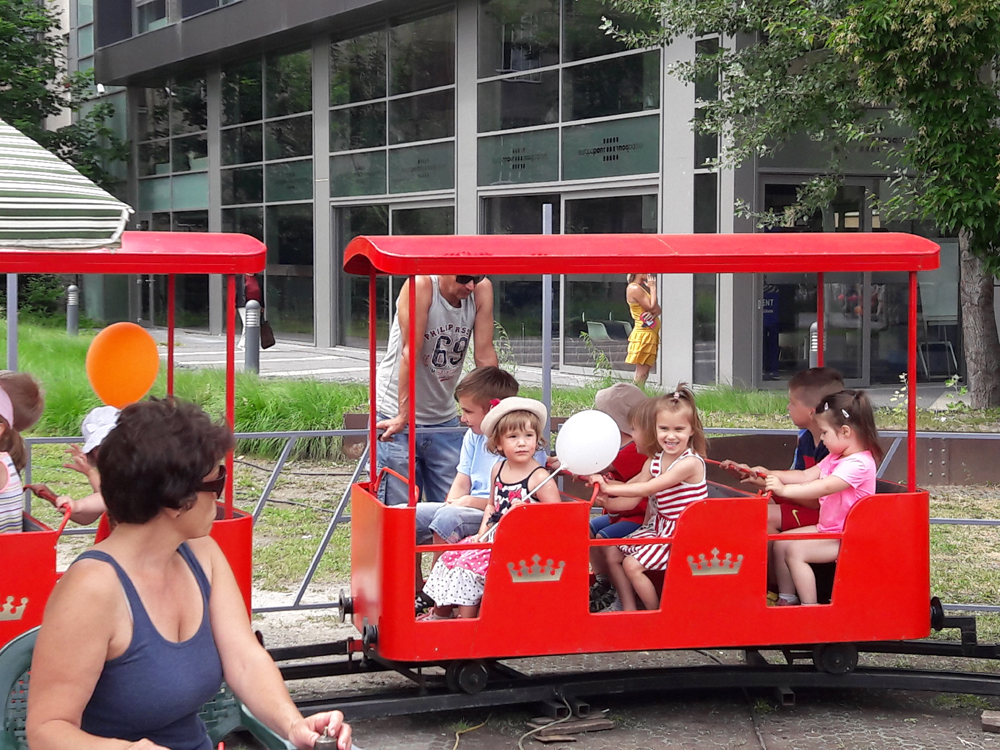 Sorban állás az ordító kétévessel: éljenek az ingyenes gyerekrendezvények! Sorban állás az ordító kétévessel: éljenek az ingyenes gyerekrendezvények!