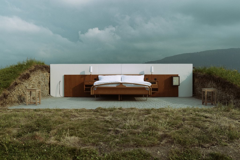 Csak épp tető nincs a luxus hotelszoba felett a svájci Alpok közepén