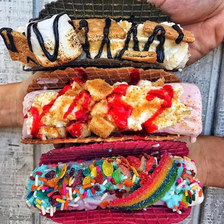 A szivárványos fagyi-taco a legcsodásabb dolog, amit idén nyáron kóstolhatsz A szivárványos fagyi-taco a legcsodásabb dolog, amit idén nyáron kóstolhatsz