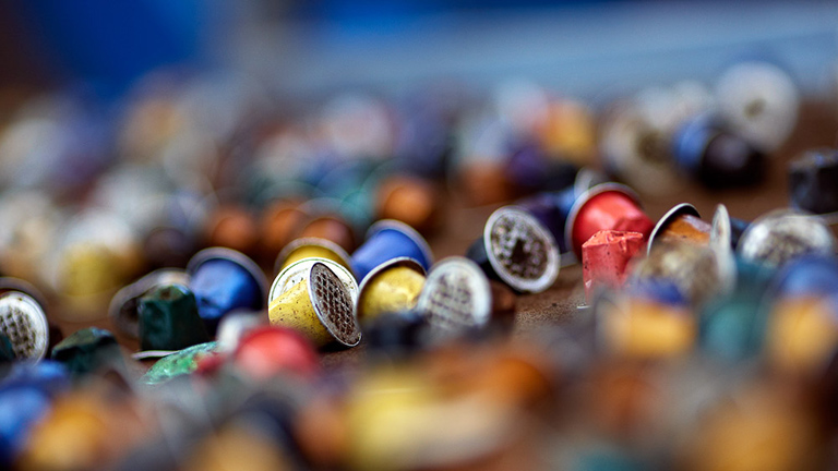 Újrahasznosítás egyszerűen, akár a kanapéról? Egyedülálló szolgáltatás indul Magyarországon a fenntarthatóságért