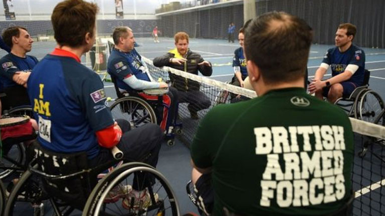 Harry herceg hátat akart fordítani a királyi családnak