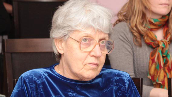 Elhunyt Dévény Anna