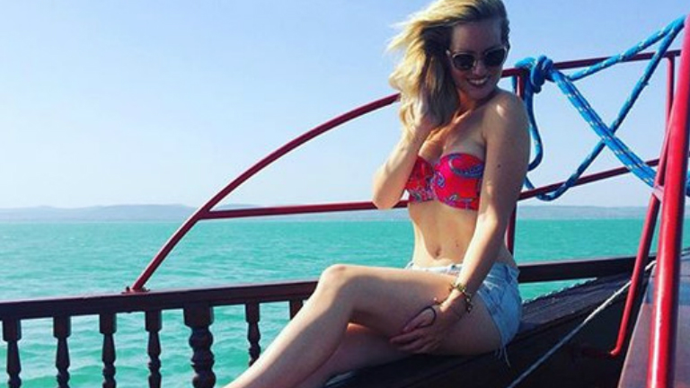 Mádai Vivien már bátran pózol bikiniben, de a monokinit nem vállalná be Mádai Vivien már bátran pózol bikiniben, de a monokinit nem vállalná be