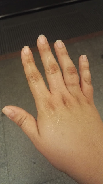 Tiszteletet minden nőnek, aki 37 fokban is harisnyanadrágban kénytelen dolgozni! Tiszteletet minden nőnek, aki 37 fokban is harisnyanadrágban kénytelen dolgozni!