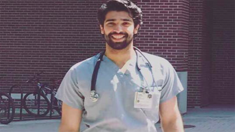 Csak lakást keresett, de a net sztárja lett a szexi doktor