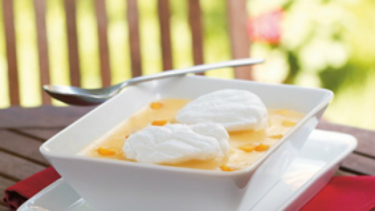 Már csak ez kellett a hétvégére: két nyári gyümölcsleves Már csak ez kellett a hétvégére: két nyári gyümölcsleves