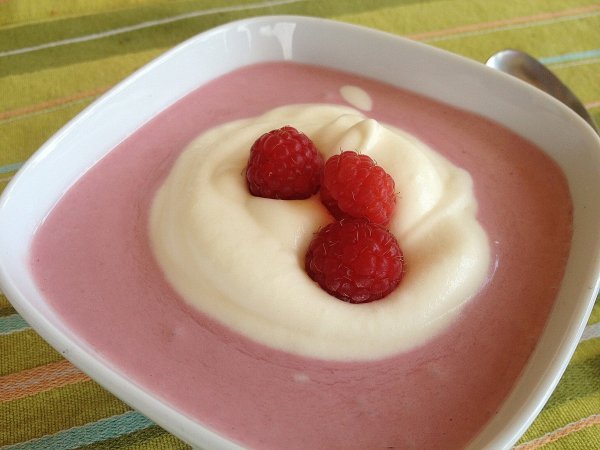 Már csak ez kellett a hétvégére: két nyári gyümölcsleves Már csak ez kellett a hétvégére: két nyári gyümölcsleves