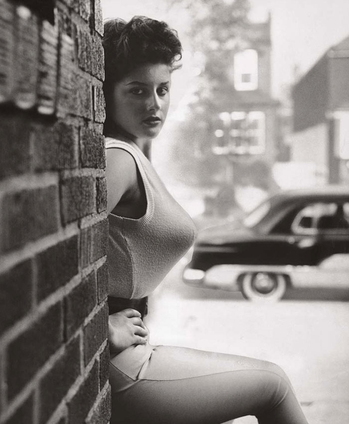 Az 50-es évek hegyes melltartói kiszúrják a szemed