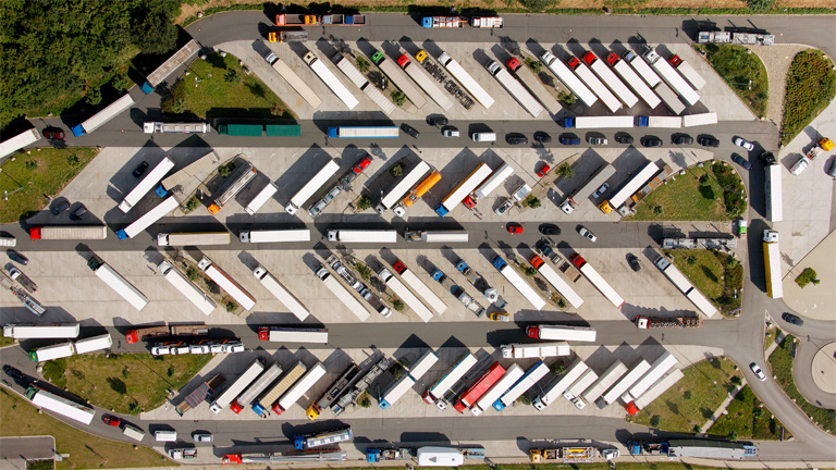 Kamionok a pihenőben