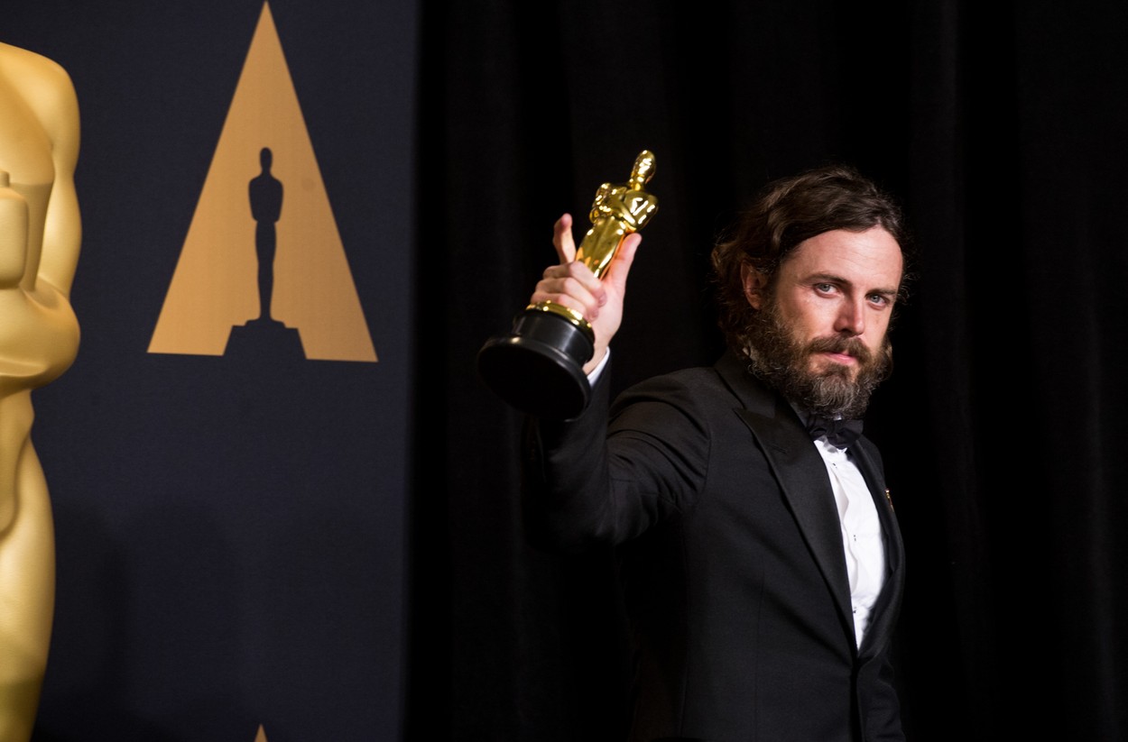 Casey Affleck a legjobb férfi szerepért járó Oscar-díjjal (Fotó: Profimedia)