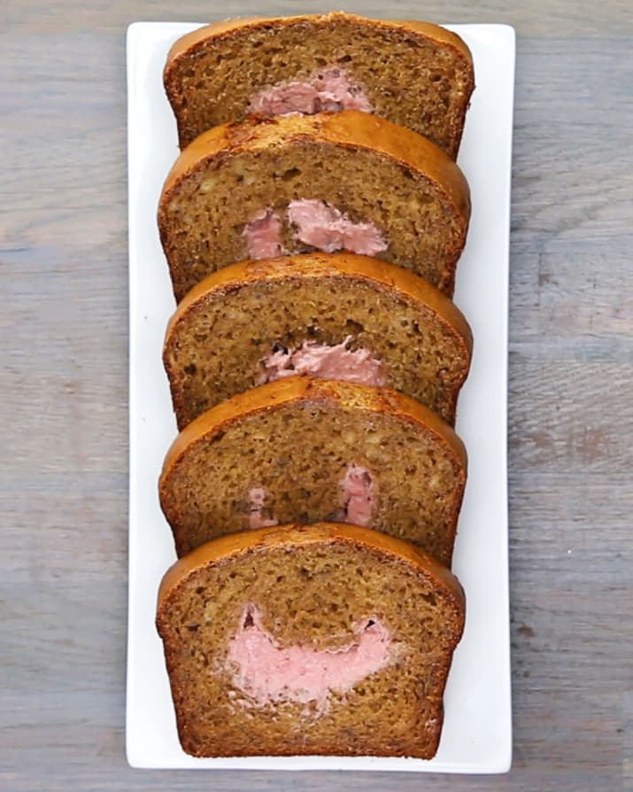 Süti a hétvégére: epres sajttorta-krémes banánkenyér