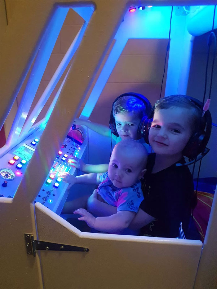 Még a rádió is működik! (Fotó: Pete Dearing)