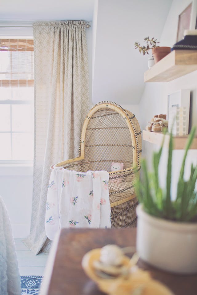 Így csinálj helyet a babaágynak, ha kicsi a lakásod