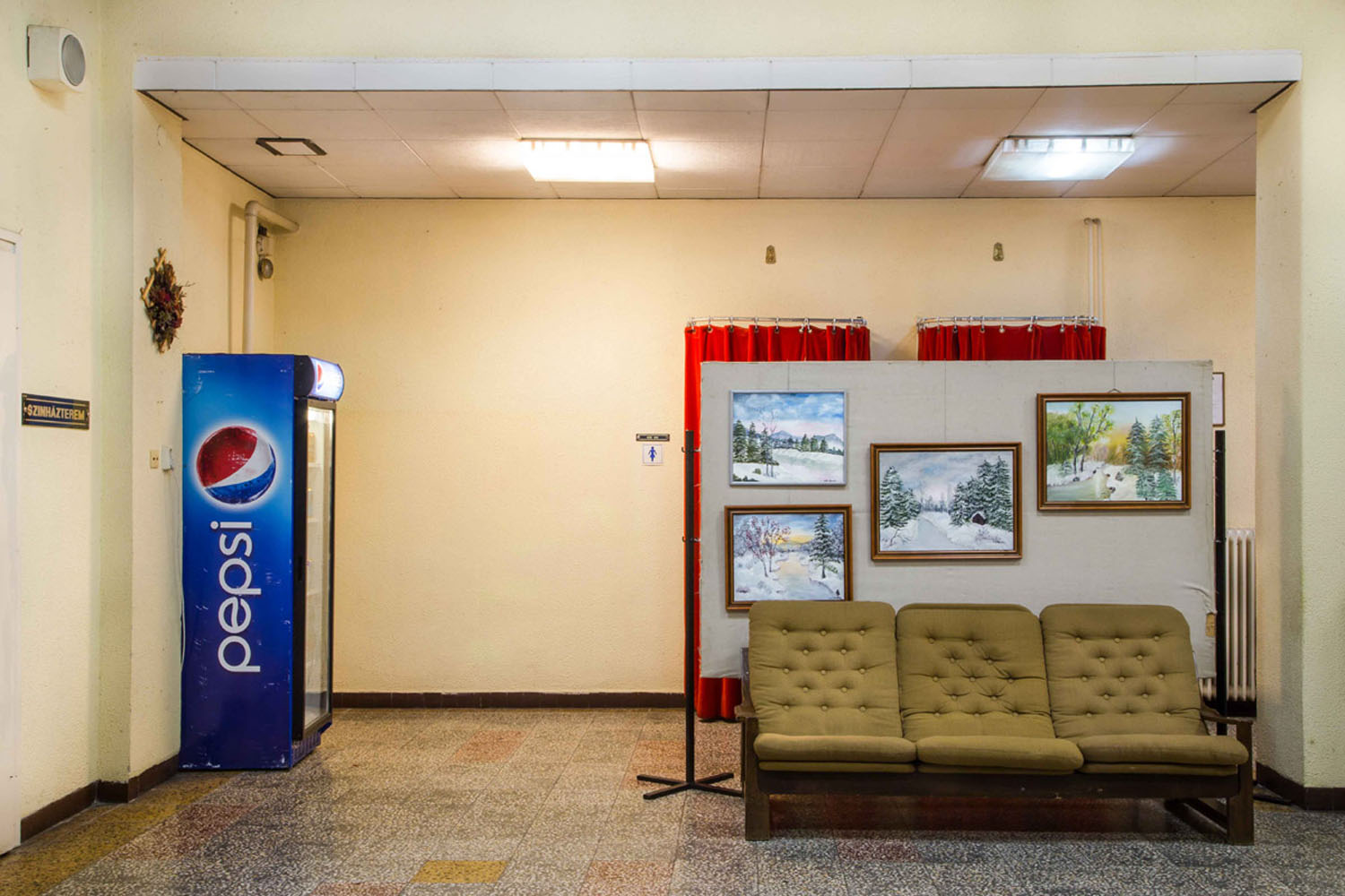 Tímár Sára: Kultúrházak