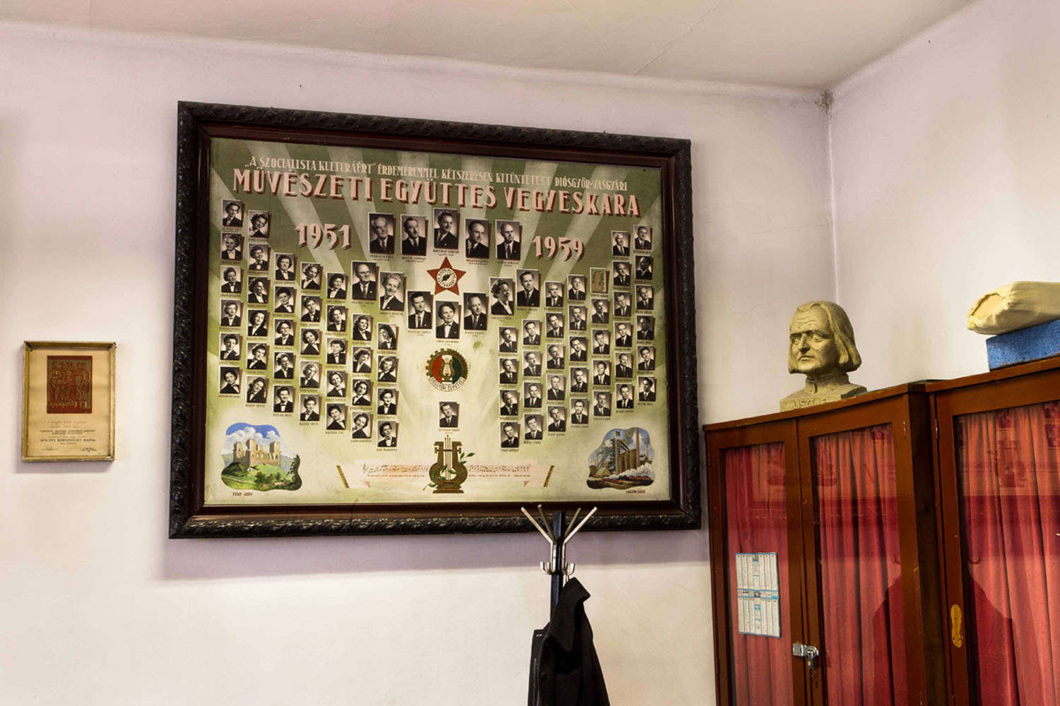 Tímár Sára: Kultúrházak