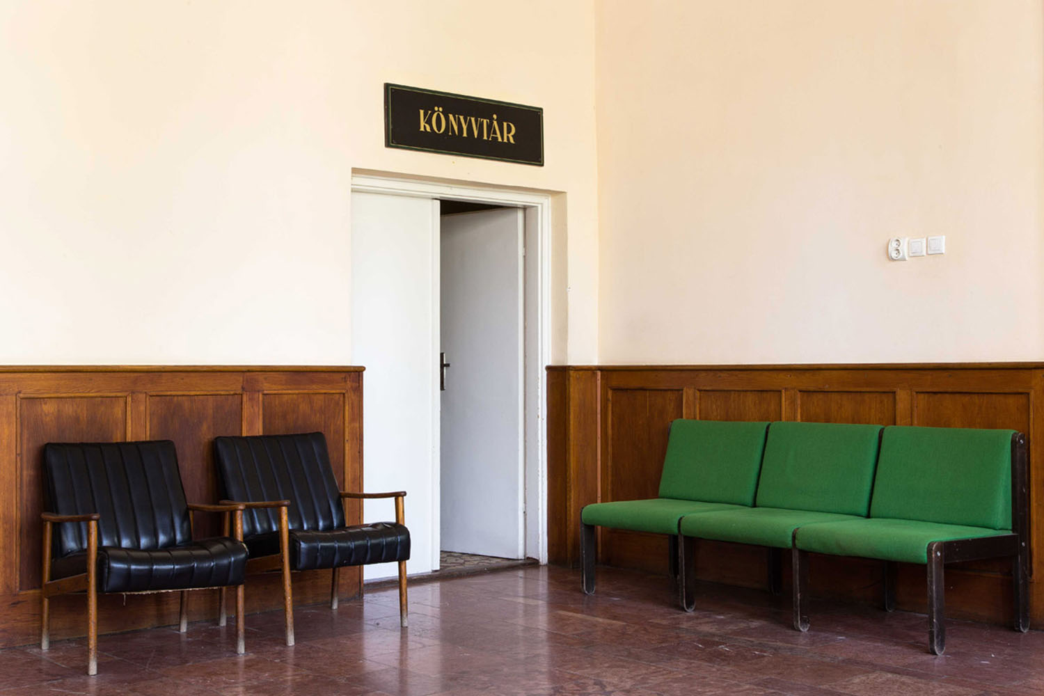 Tímár Sára: Kultúrházak