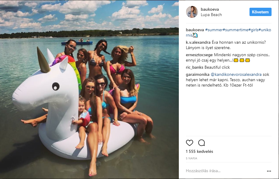 Baukó Éva a barátnőivel