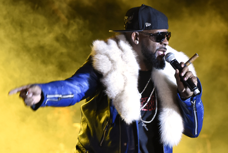 R. Kelly tucatnyi hasonló ügyet fizetett ki, peren kívül (Fotó: Getty Images)