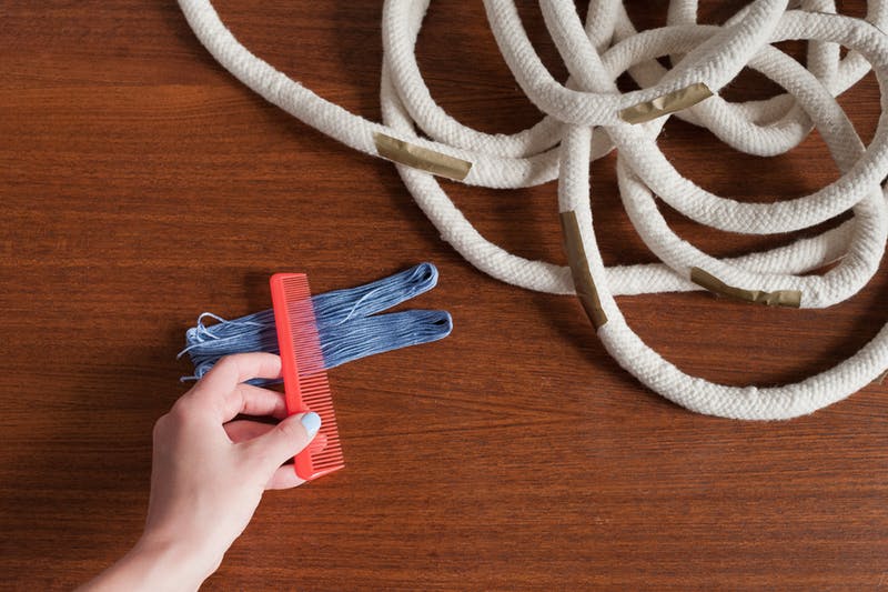 DIY: dobd fel a növényeket egy bohókás, színes-rojtos kaspóval! DIY: dobd fel a növényeket egy bohókás, színes-rojtos kaspóval!