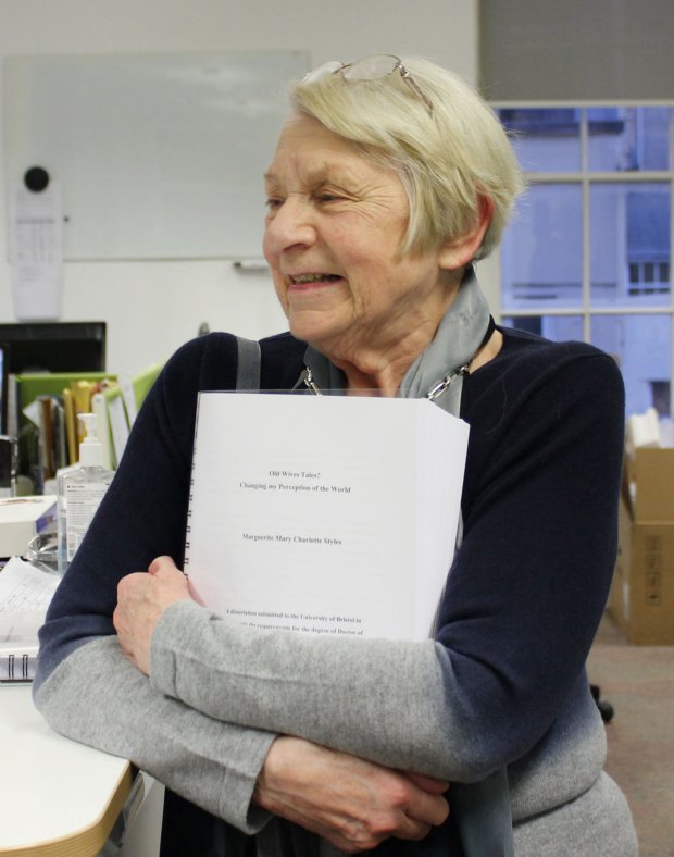 86 évesen fejezte be az egyetemet a vagány nagyi