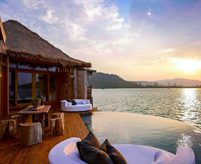 10 káprázatos nyaralóhely, ahol vízre épült bungalókban lazíthatsz