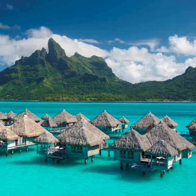 10 káprázatos nyaralóhely, ahol vízre épült bungalókban lazíthatsz